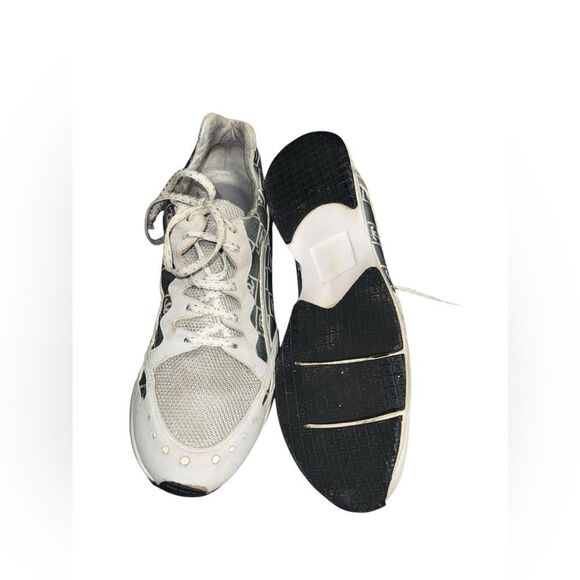 Women’s CHANEL 90s cc logo monogram grey & white lace up athletic sneaker shoes - Picture 8 of 9